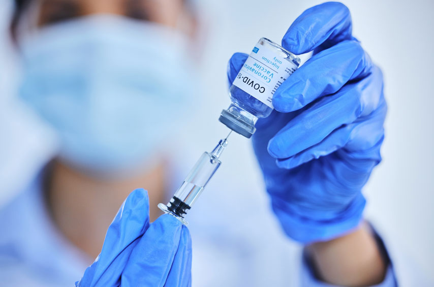 COVID Testing Dallas, Texas | Trusted Urgent Care Clinic Nurse handling COVID-19 vaccine for testing in Dallas, Texas